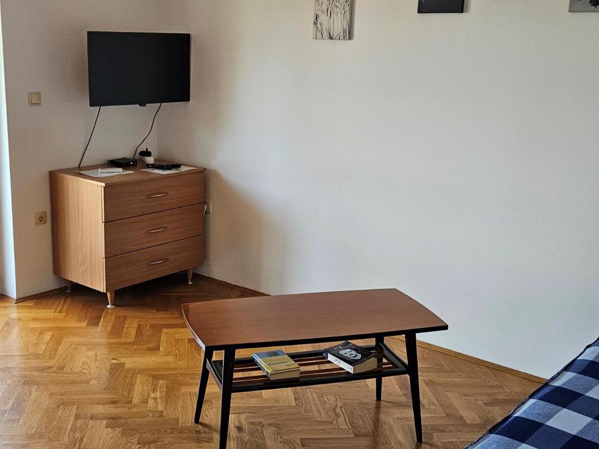 Apartments Trojak Baska  Bagian luar foto